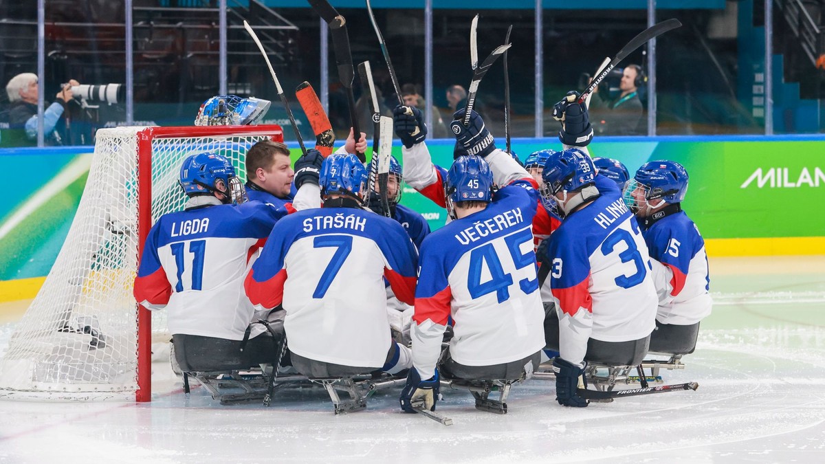 Slovenskí parahokejisti. 