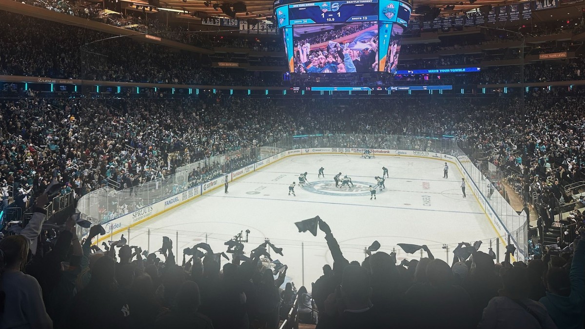 Fanúšikovia počas zápasu New York Sirens - Seattle Torrent.