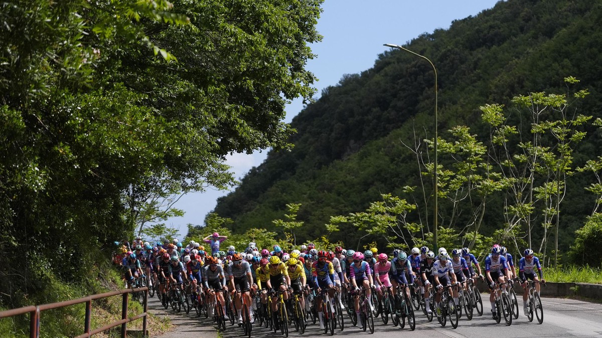 Momentka zo 6. etapy na Giro d'Italia 2026. 