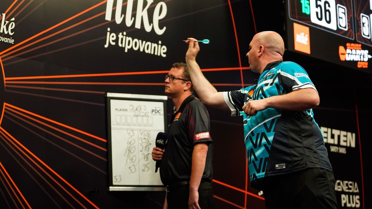 Rob Cross počas prvého hracieho dňa Slovak Darts Open 2026. 