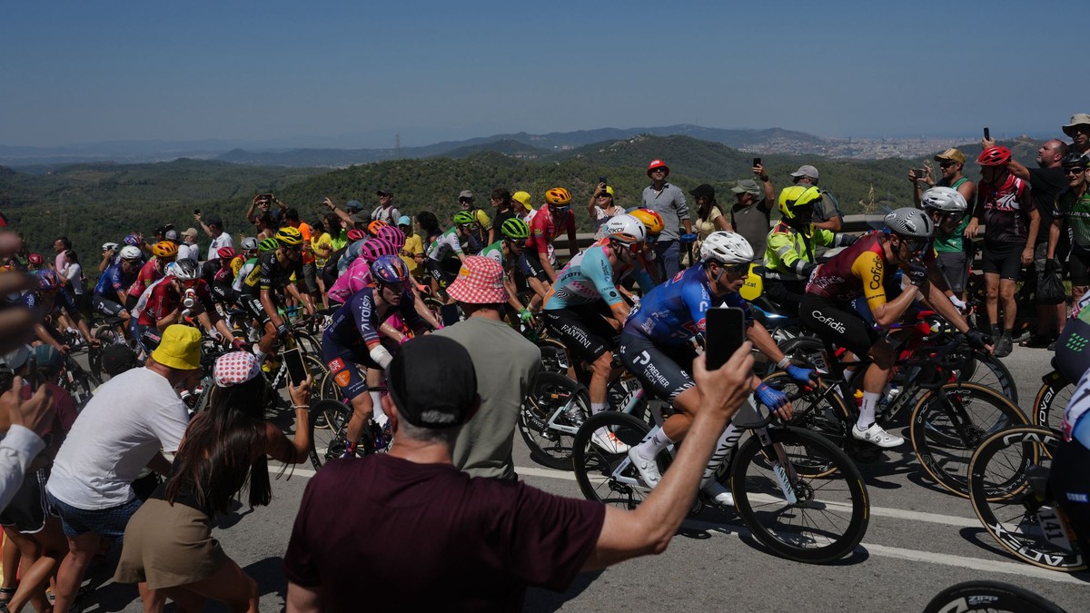 Cyklisti počas Tour de France 2026. 