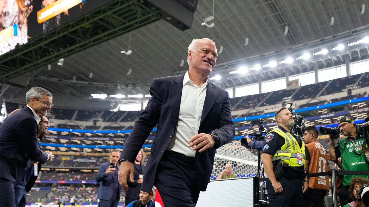 Tréner Didier Deschamps počas semifinále MS 2026.