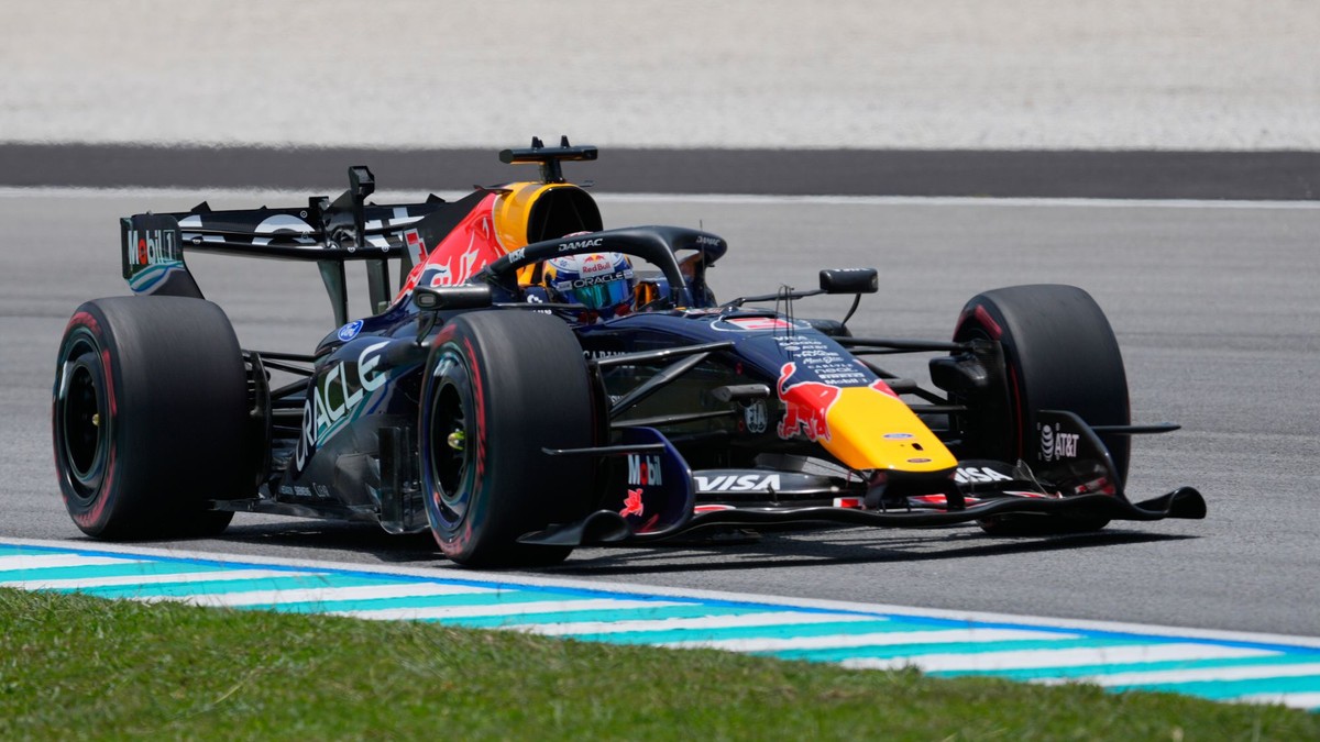 Max Verstappen počas prvého tréningu na Veľkú cenu Bahrajnu.