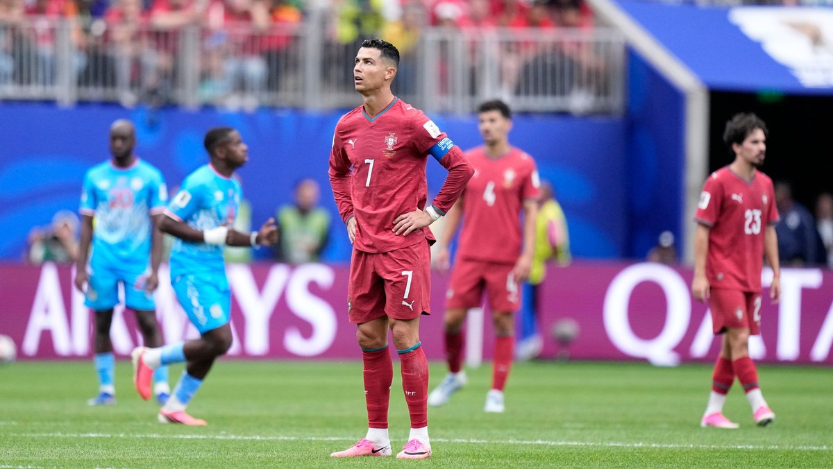 Portugalský futbalista Cristiano Ronaldo reaguje počas zápasu základnej skupiny K Majstrovstiev sveta vo futbale medzi Portugalskom a Kongom.