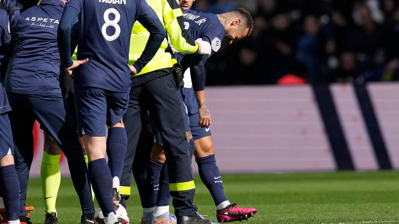 Zranenie brazílskeho futbalistu Neymara v zápase proti Lille.