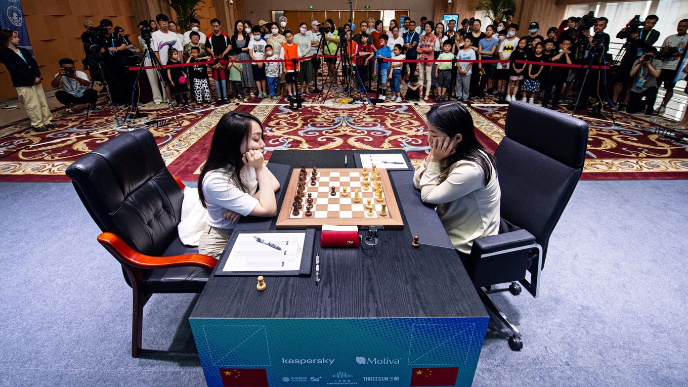 Zápas o titul majsterky sveta v šachu medzi Lej Tching-ťie a Ťü Wen-ťün.