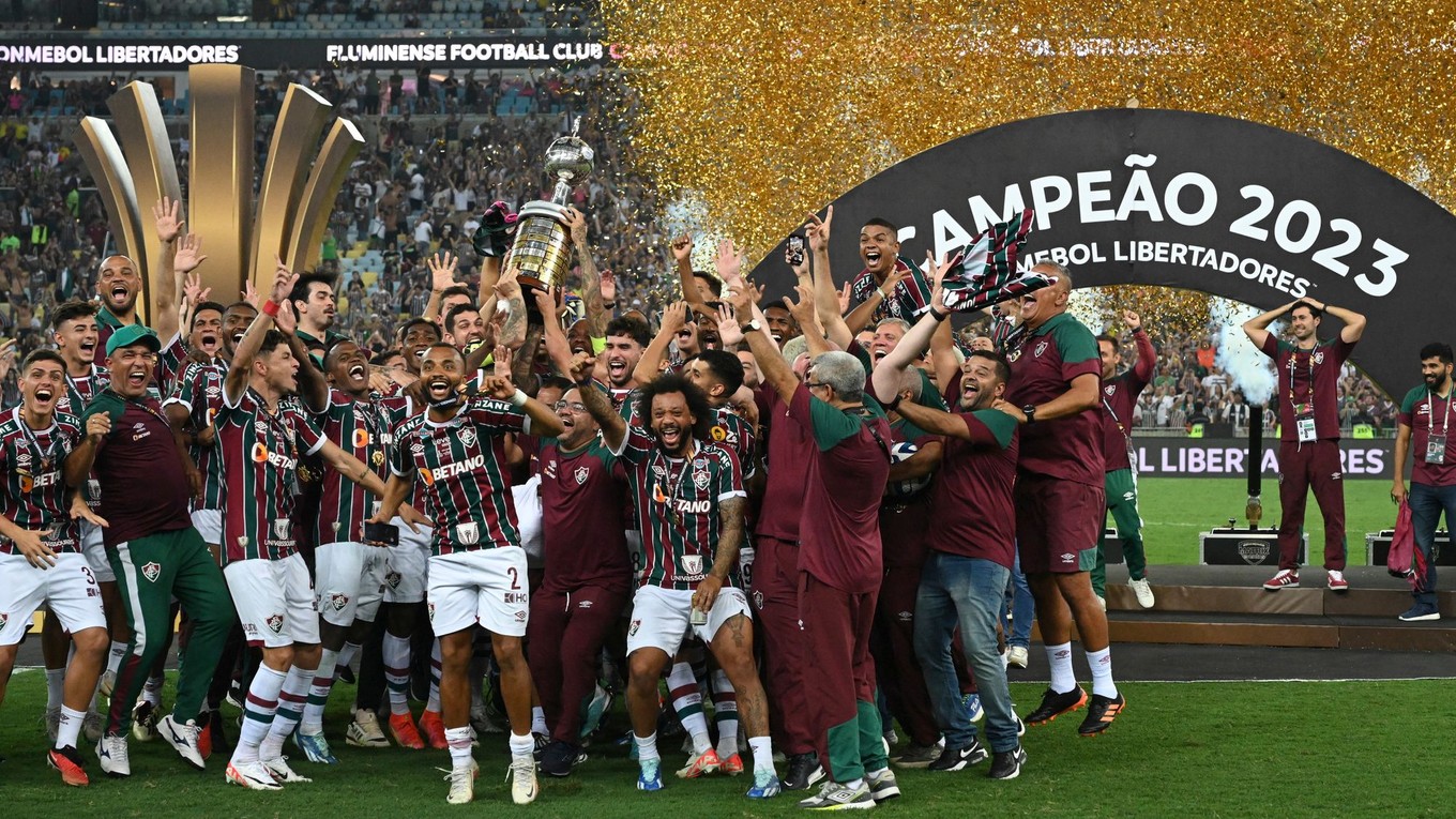 Futbalisti Fluminense oslavuje triumf vo finále Copa Libertadores 2023