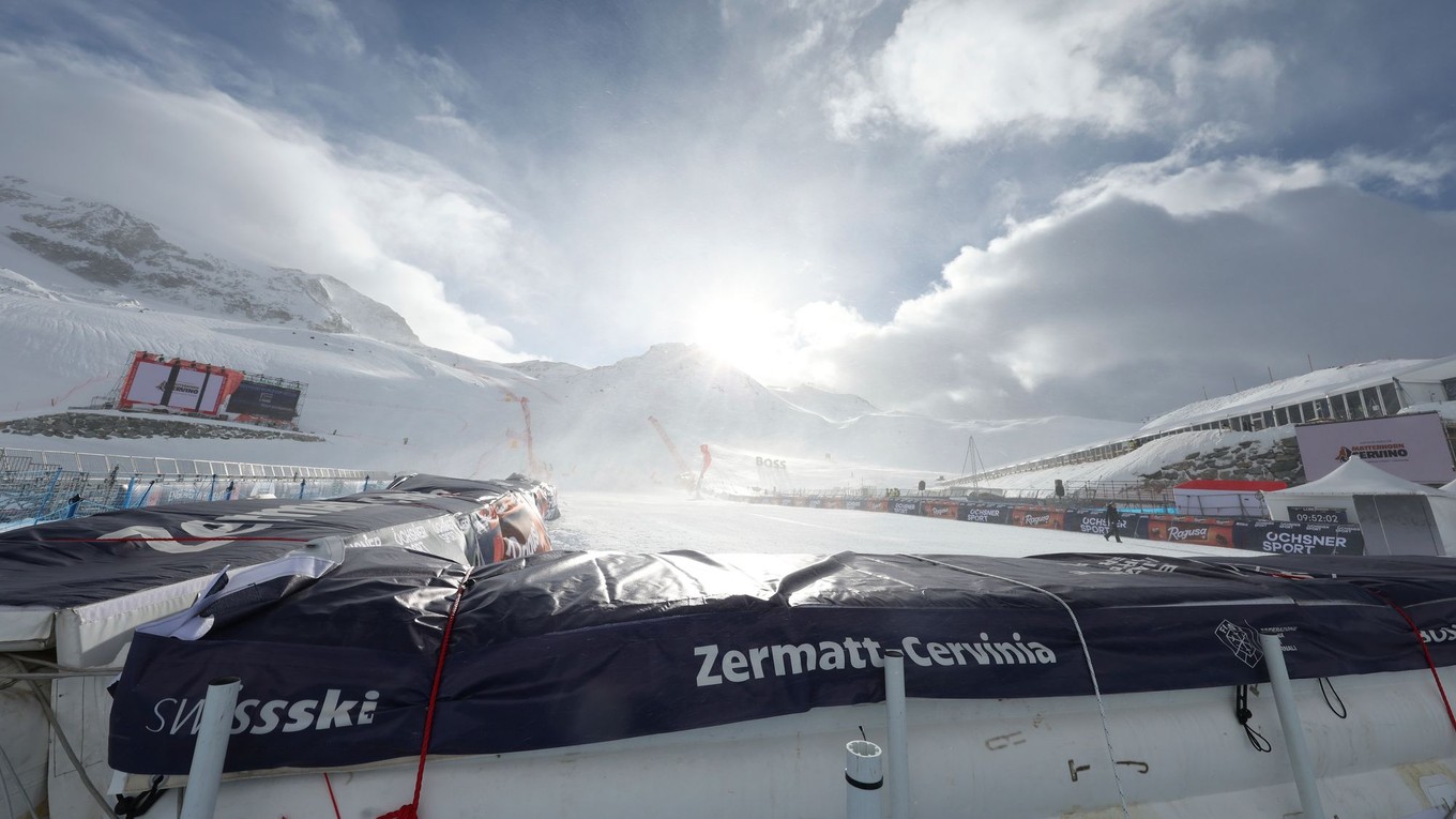 Pohľad na lyžiarske strediská Zermatt/Cervinia. 