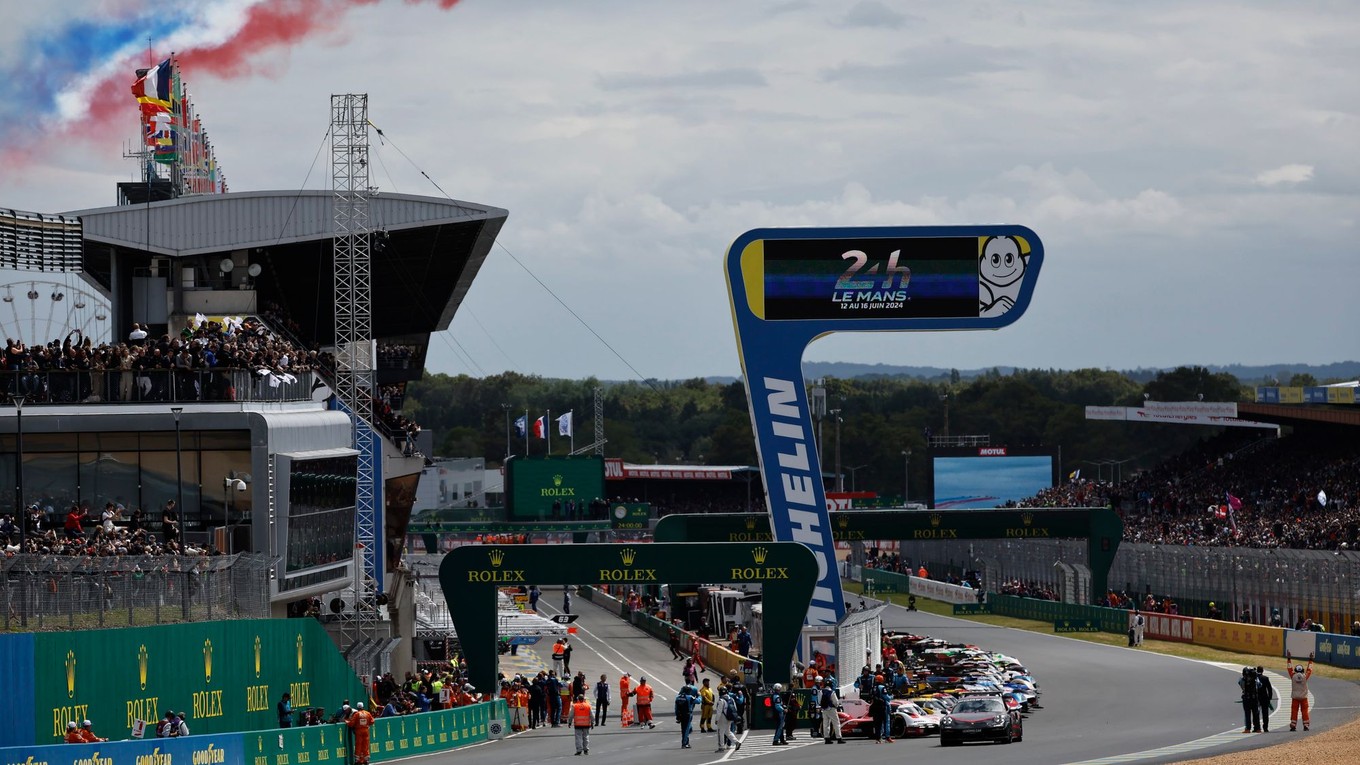 Momentka pred začiatkom pretekov 24 hodín Le Mans 2024.