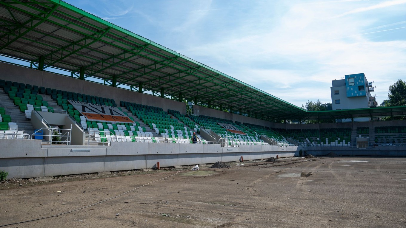 Výstavba futbalového štadióna v Prešove.