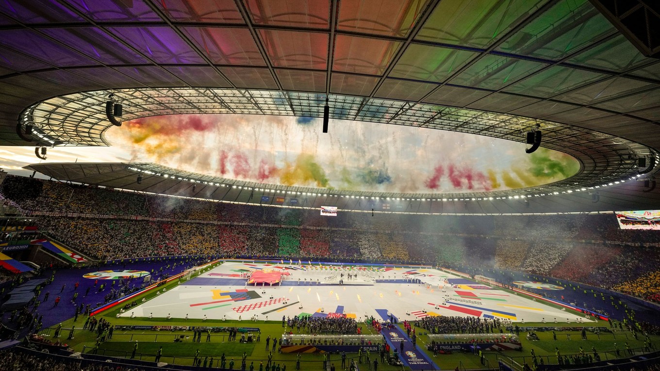 KKNa snímke pyrotechnika exploduje pred zápasom finále Španielsko - Anglicko na ME 2024 vo futbale v Berlíne.