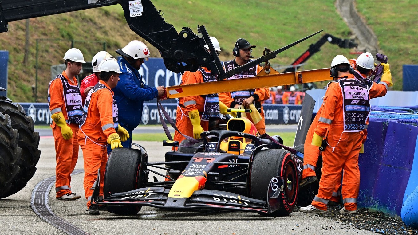 Sergio Perez rozbil auto v 1. kvalifikácii Veľkej ceny Maďarska. 
