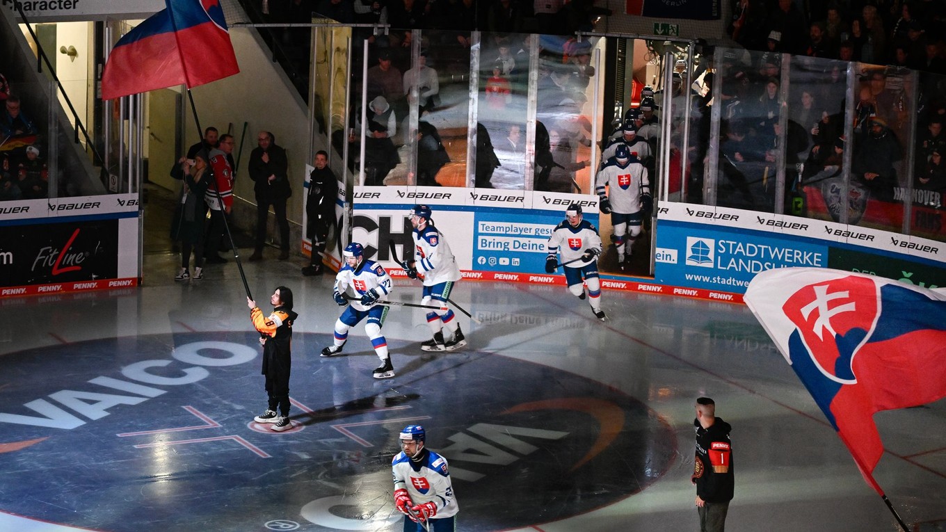 Hráči Slovenska prichádzajú na ľad 