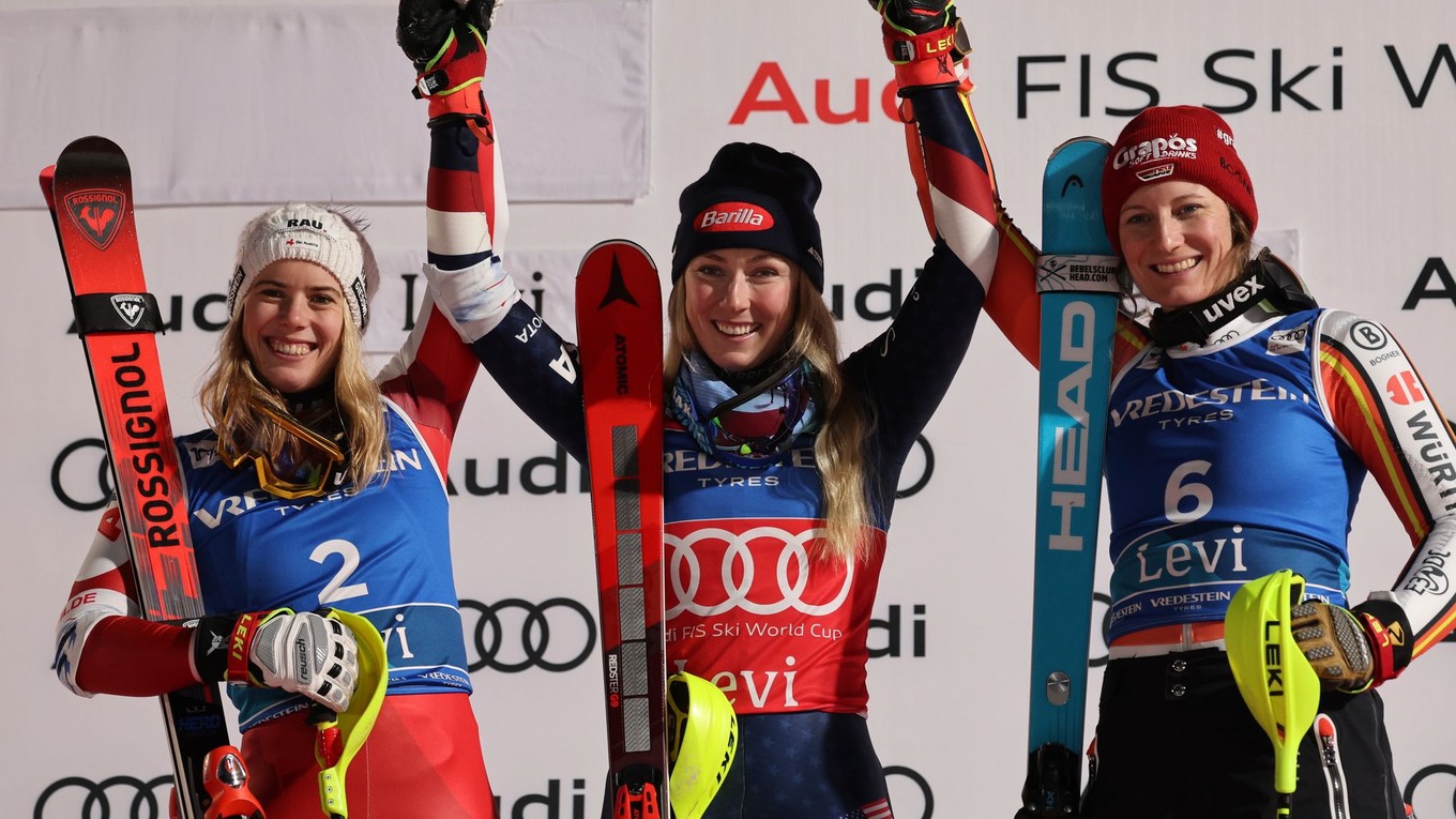 Mikaela Shiffrinová vyhrala slalom v Levi 2024. Druhá bola Katharina Liensbergerová a tretia Lena Dürrová.