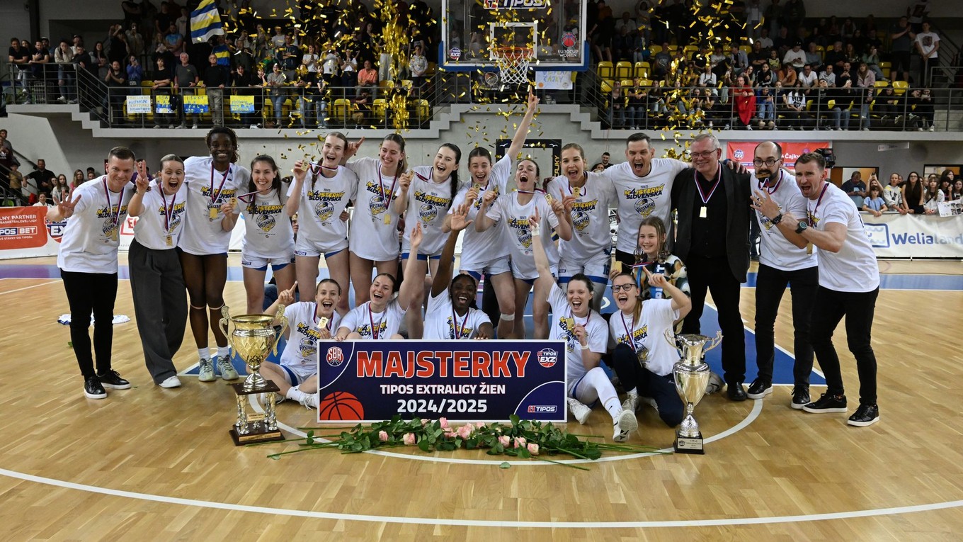 Piešťanské Čajky oslavujú víťazstvo v ročníku 2024/25.