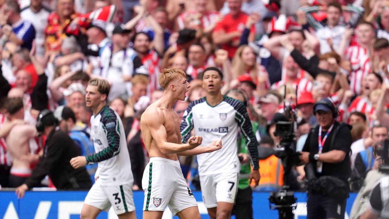 Futbalista Sunderlandu Tom Watson oslavuje gól do siete Sheffieldu United.