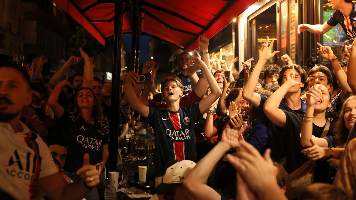 Fanúšikovia Paríža St. Germain oslavujú triumf v Lige majstrov.