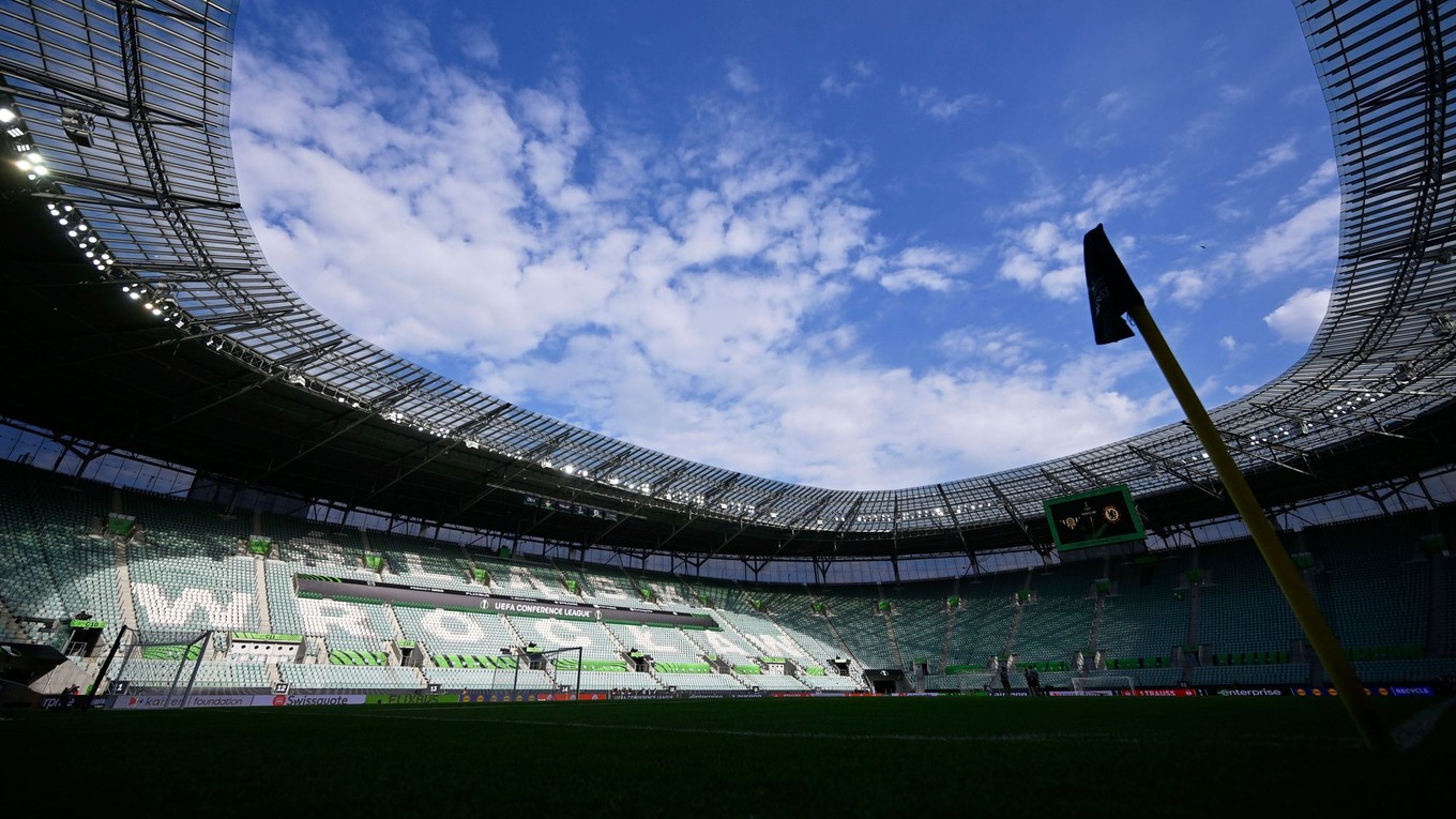 Futbalový štadión pred finále Konferenčnej ligy.