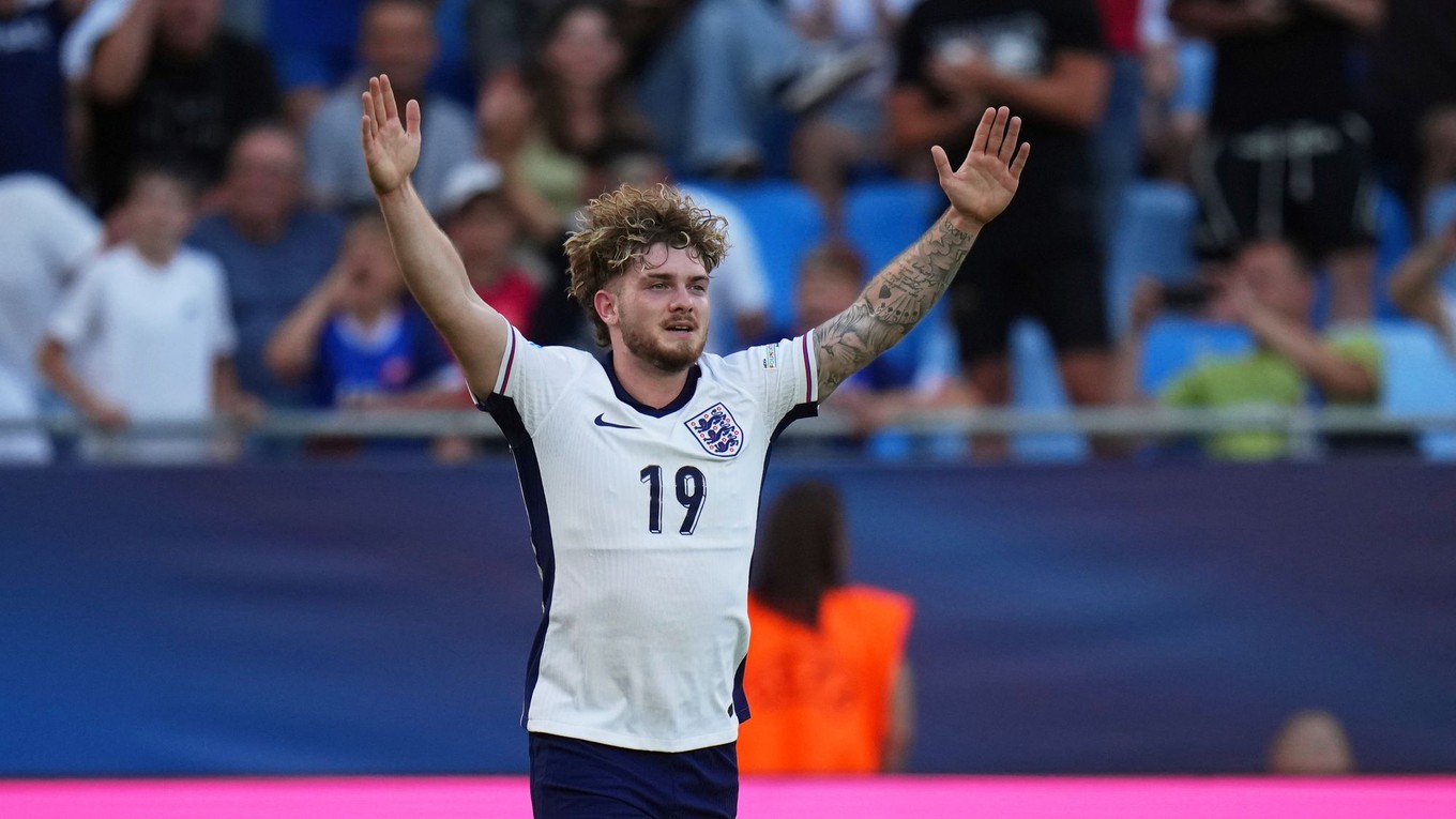 Harvey Elliott oslavuje gól. 