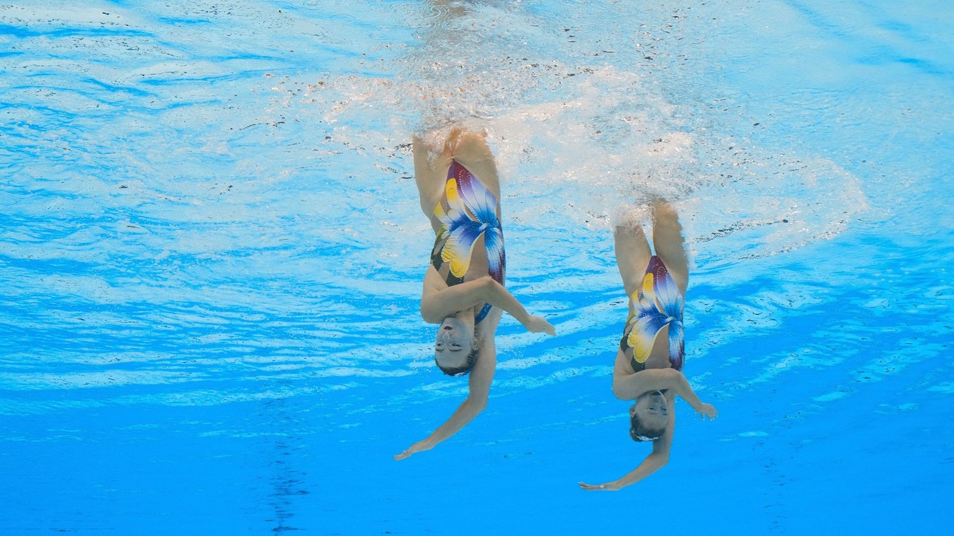 Slovenské reprezentantky v synchronizovanom plávaní Lea Anna Krajčovičová a Žofia Strapeková