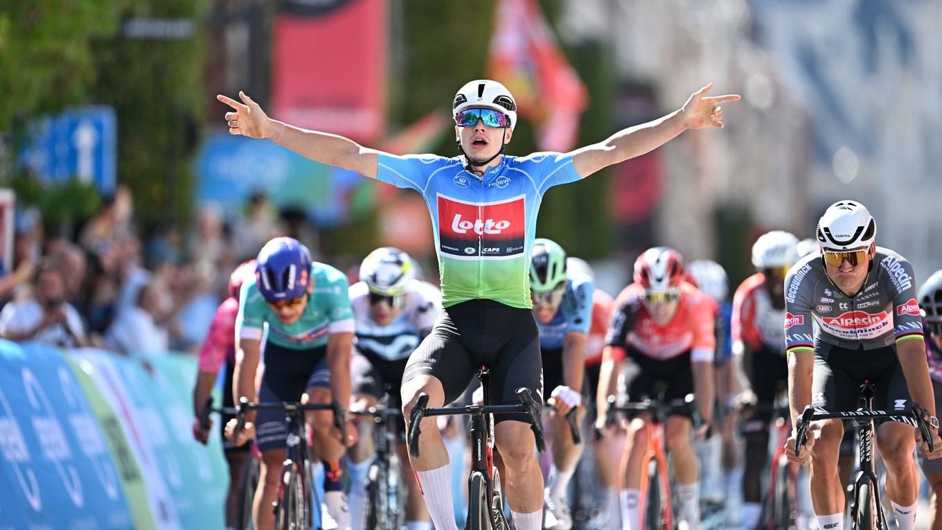 Belgický cyklista Arnaud De Lie sa stal celkovým víťazom pretekov Renewi Tour 2025.