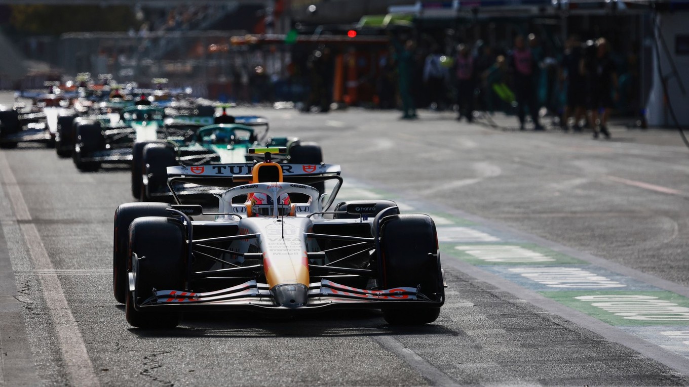 Jazdci F1 počas kvalifikácie na Veľkú cenu Azerbajdžanu.