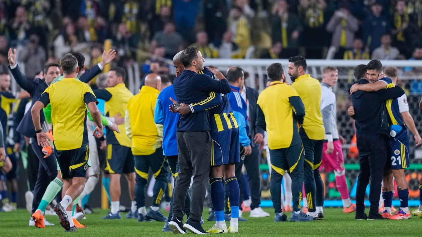 Domenico Tedesco oslavuje víťaztsvo nad Stuttgartom.