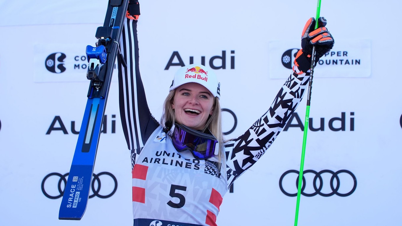 Alice Robinsonová sa teší z víťazstva v Copper Mountain. 