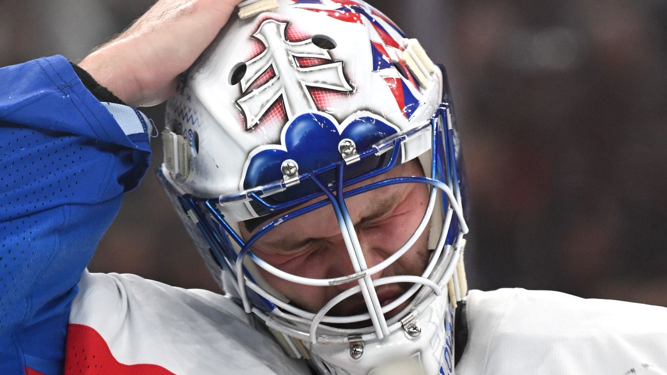 Na snímke slovenský hokejový brankár Samuel Hlavaj v zápase o 3. miesto Slovensko - Fínsko.