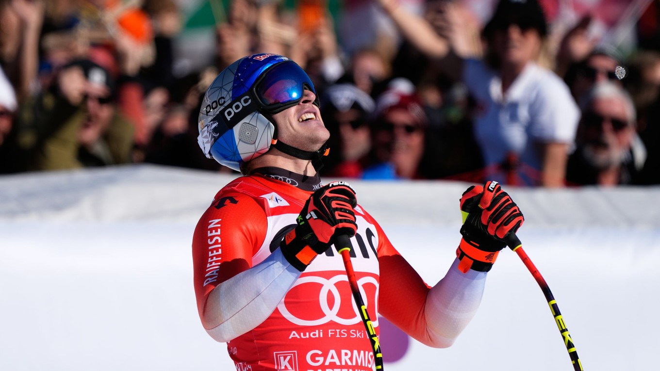 Marco Odermatt sa raduje v cieli