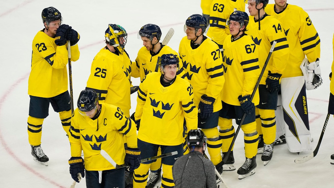 Švédski hokejisti reagujú po prehre vo štvrťfinálovom dueli USA