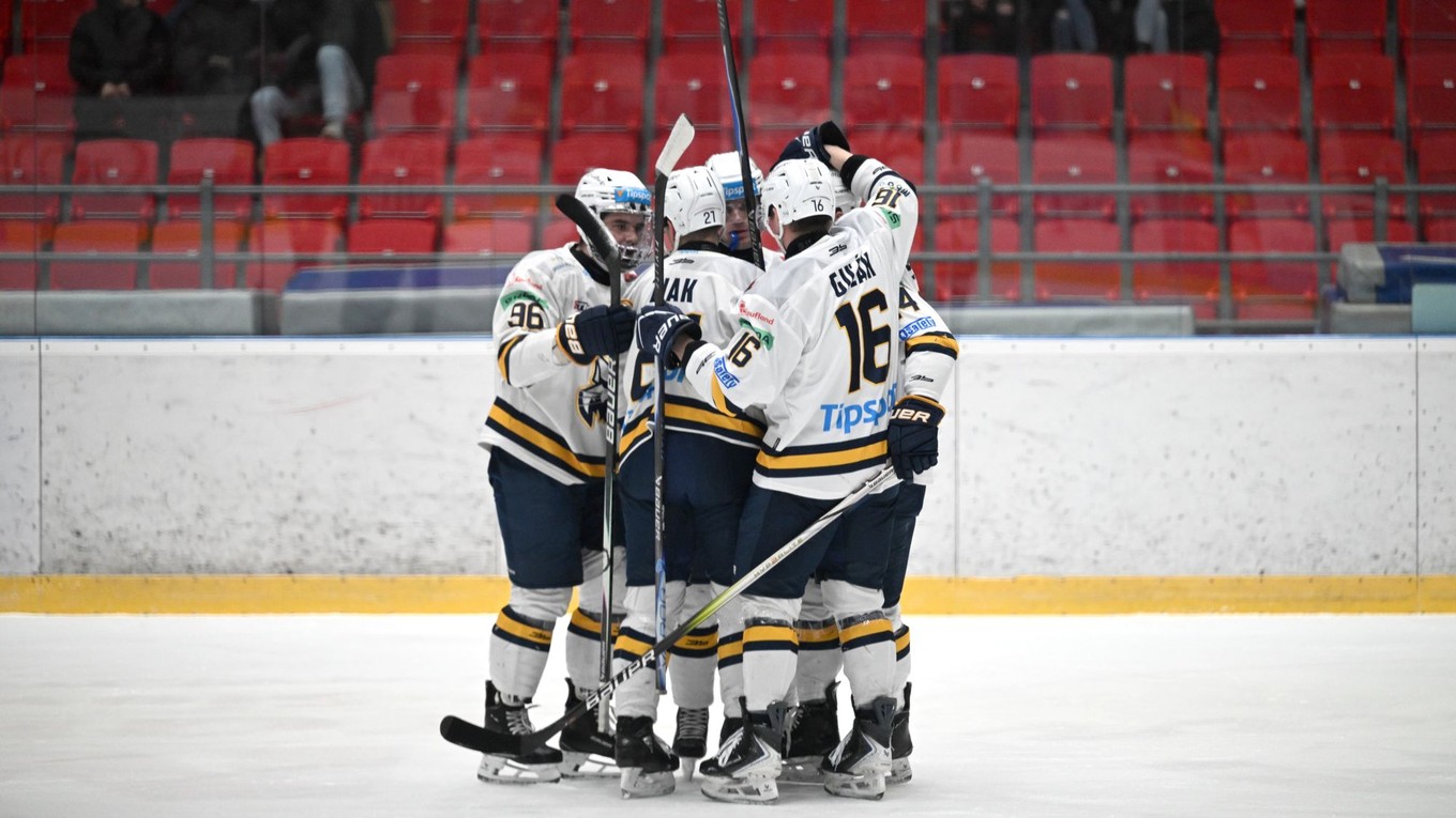 Na snímke radosť hráčov HK Spišská Nová Ves po góle.