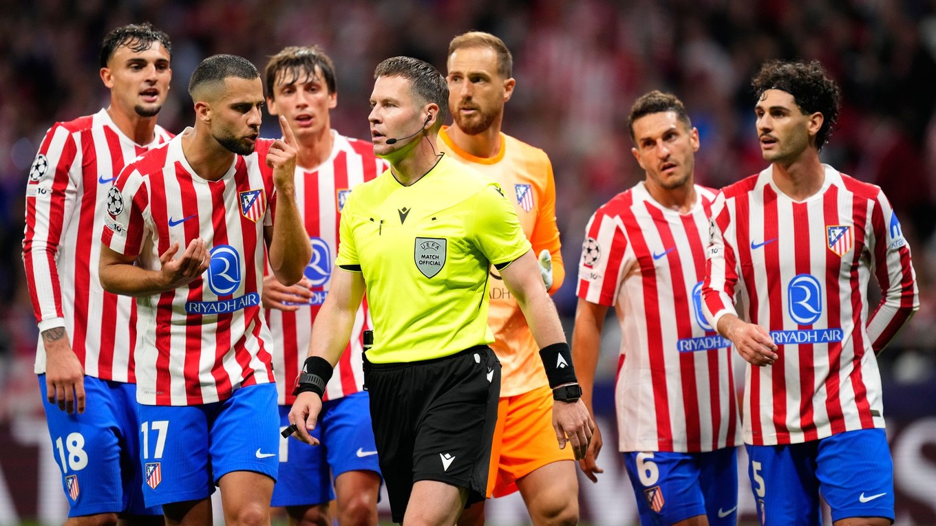 Dávid Hancko (vľavo) s hráčmi Atlética