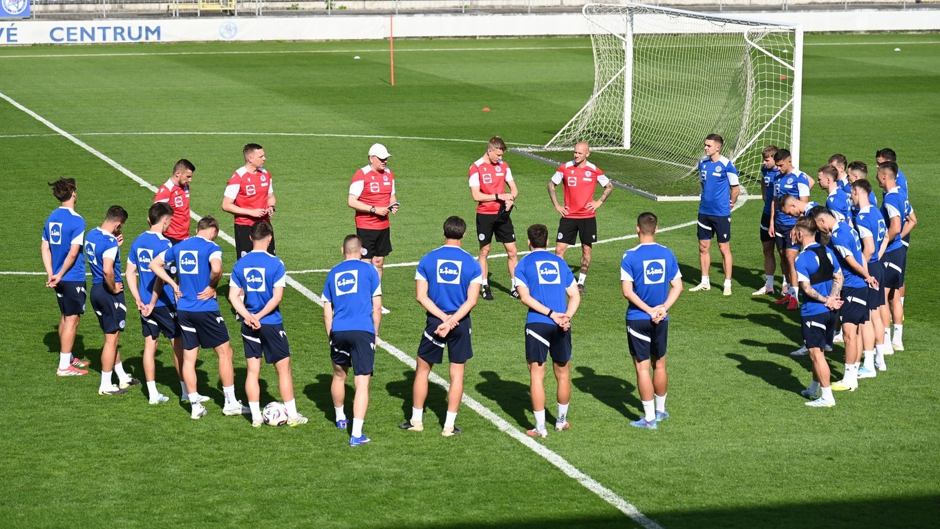 Hráči a tréneri slovenskej futbalovej reprezentáci