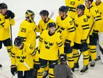 Švédski hokejisti reagujú po prehre vo štvrťfinálovom dueli USA