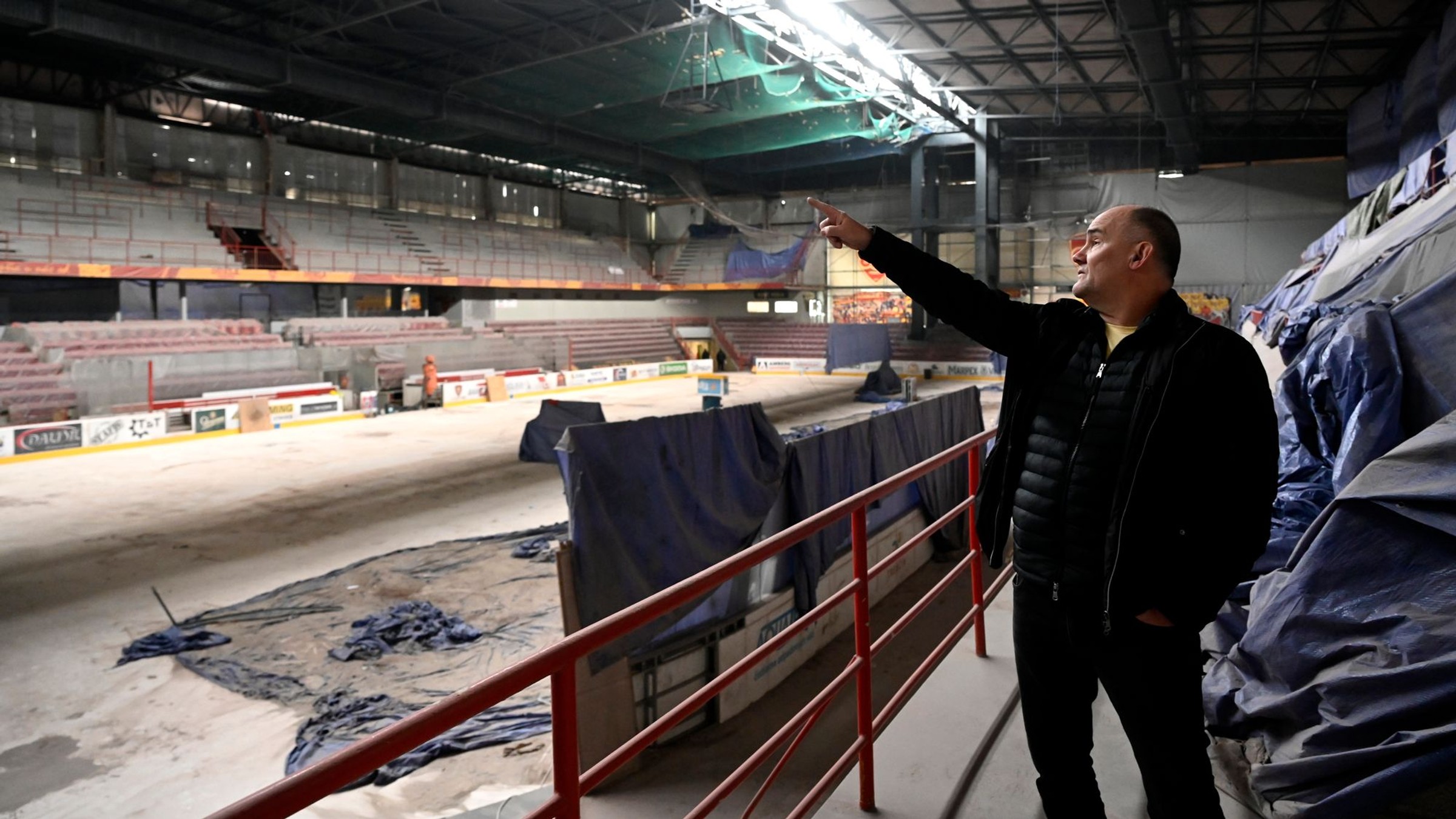 Miloš Radosa počas rekonštrukcie Zimného štadióna Pavla Demitru.