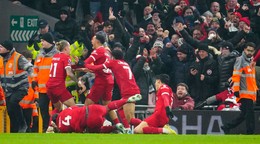Trent Alexander-Arnold sa teší po strelenom góle v zápase Liverpool FC - Fulham FC.