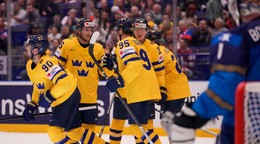 Marcus Johansson oslavuje gól počas zápasu Kazachstan - Švédsko na MS v hokeji 2024. 