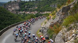 Momentka z cyklistických pretekov Tour de France 2024.