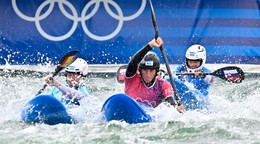 Zuzana Paňková, Luuka Jonesová z Nového Zélandu a Španielka Miren Lazkanová v kvalifikačnej jazde kajak krosu.