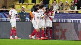 Futbalisti AS Monaco po strelení gólu.
