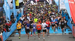 Pretekári počas štartu jubilejného 20. ročníka ČSOB Bratislava maratónu