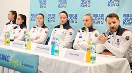 Sprava kapitán Matej Lipták, Rebecca Šramková, Viktória Hrunčáková, Renáta Jamrichová, Mia Pohánková a Tereza Mihalíková.
