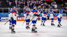 Slovenskí hokejisti po zápase Slovensko - Francúzsko na MS v hokeji 2025.
