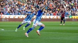 Futbalisti SK Sigma Olomouc oslavujú gól proti Sparte Praha vo finále Českého pohára.