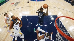  Julius Randle strieľa kôš