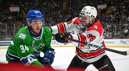Oliver Okuliar (vpravo) v drese Charlotte