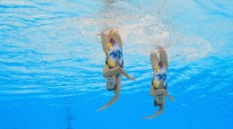 Slovenské reprezentantky v synchronizovanom plávaní Lea Anna Krajčovičová a Žofia Strapeková 