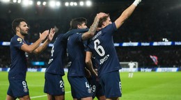 Futbalisti PSG oslavujú víťazstvo.