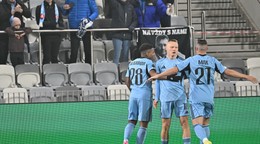 Nino Marcelli (uprostred) sa raduje z gólu.